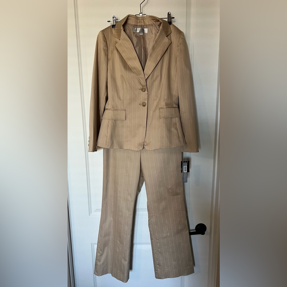 TAHARI Arthur S Levine petite pant suit